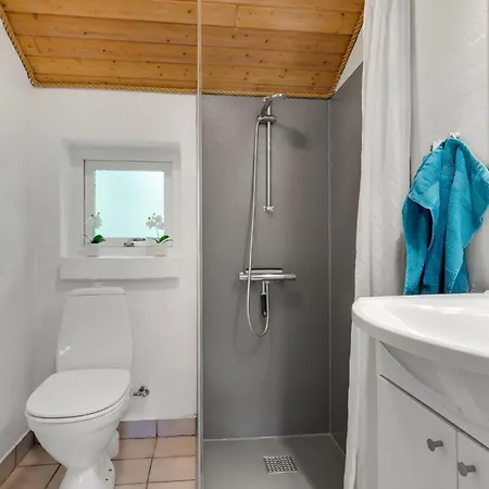 Сasa de vacaciones 4 Bedroom Lovely In *