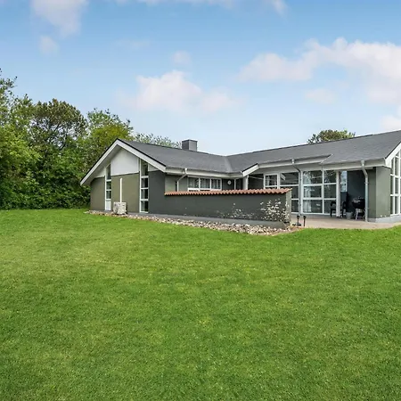 4 Bedroom Lovely In Сasa de vacaciones Vestervig