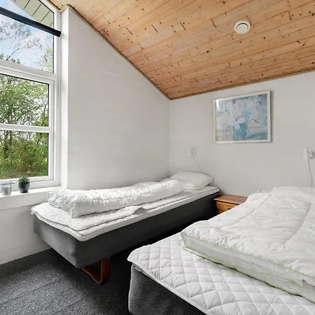 4 Bedroom Lovely In Holiday home