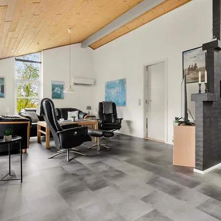 4 Bedroom Lovely In Сasa de vacaciones